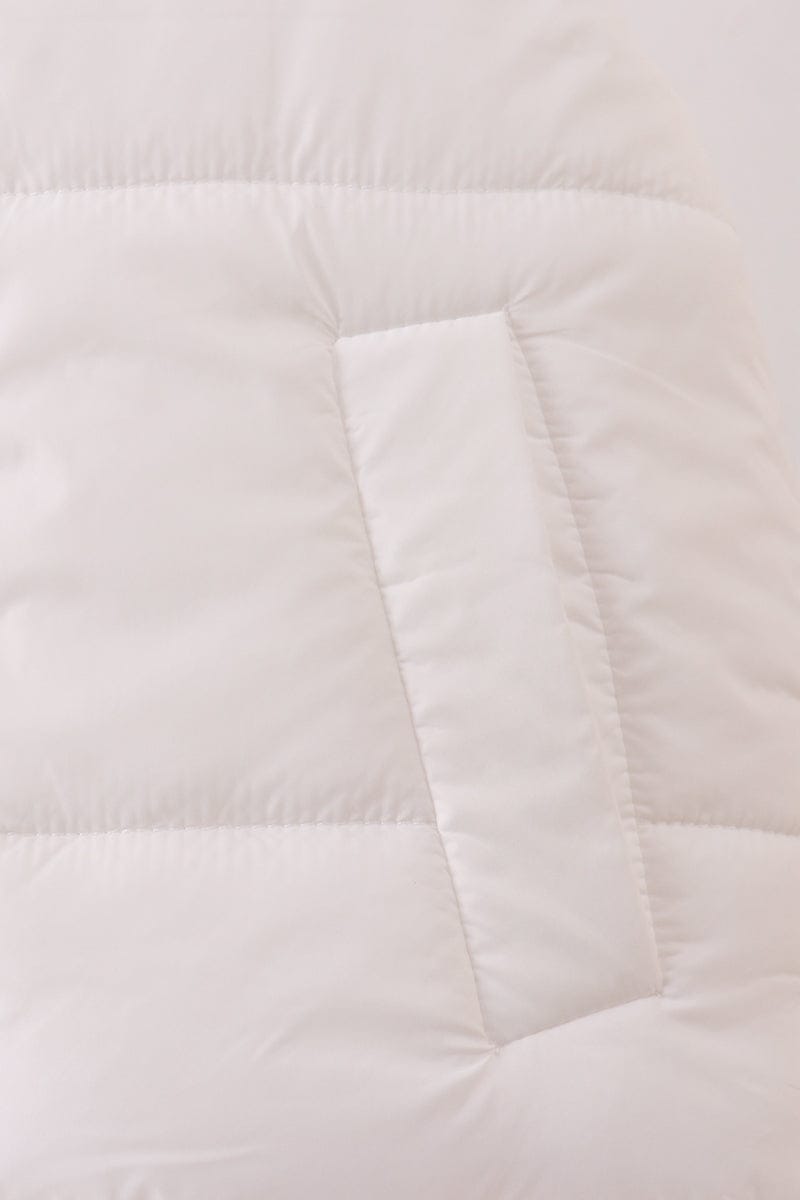 White mom&me puffer vest